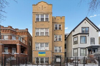 2338 N Avers Ave, Unit 2 in Chicago, IL - Foto de edificio - Building Photo