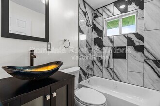10320 Durness Dr in St. Louis, MO - Building Photo - Building Photo