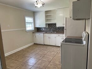 2102 W Concho Ave in San Angelo, TX - Foto de edificio - Building Photo