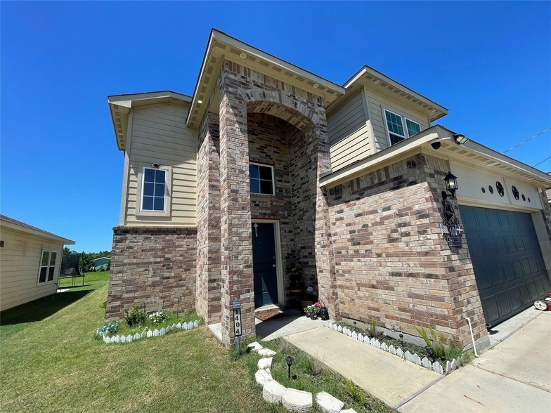 1404 Rd 5102, Unit 18 in Cleveland, TX - Building Photo