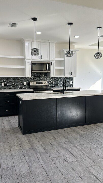 8817 Swan Lk Dr in Harlingen, TX - Building Photo
