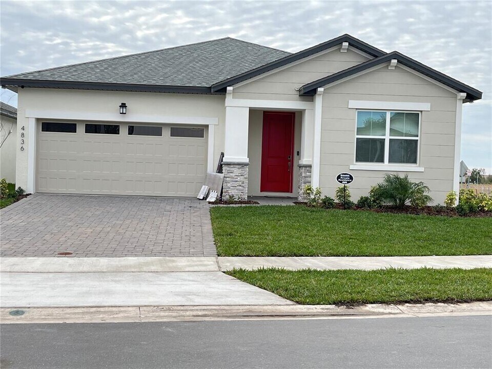 4836 Shady Pnes Dr in St. Cloud, FL - Building Photo