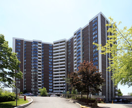 15 Vicora Linkway in Toronto, ON - Building Photo - Building Photo