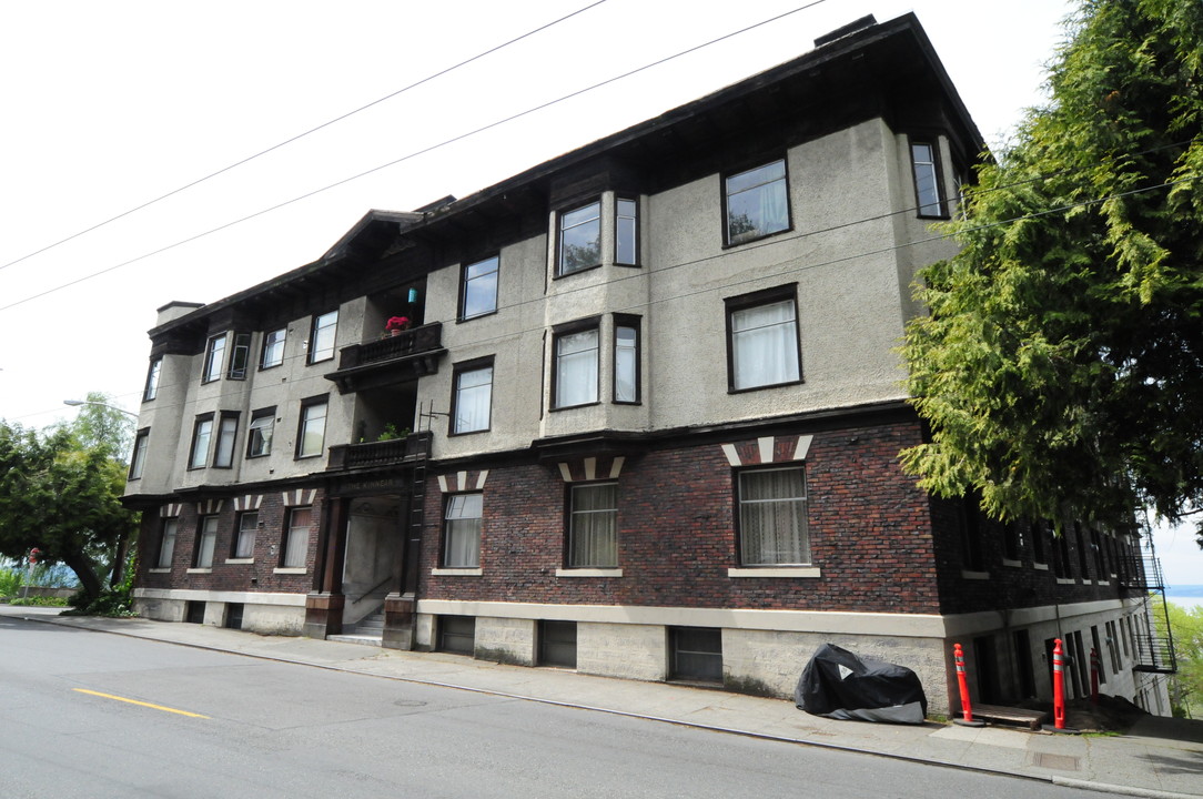 Kinnear Apartments in Seattle, WA - Building Photo