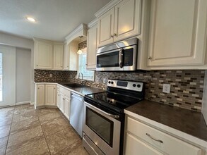 10240 Granada Ln in Overland Park, KS - Building Photo - Building Photo