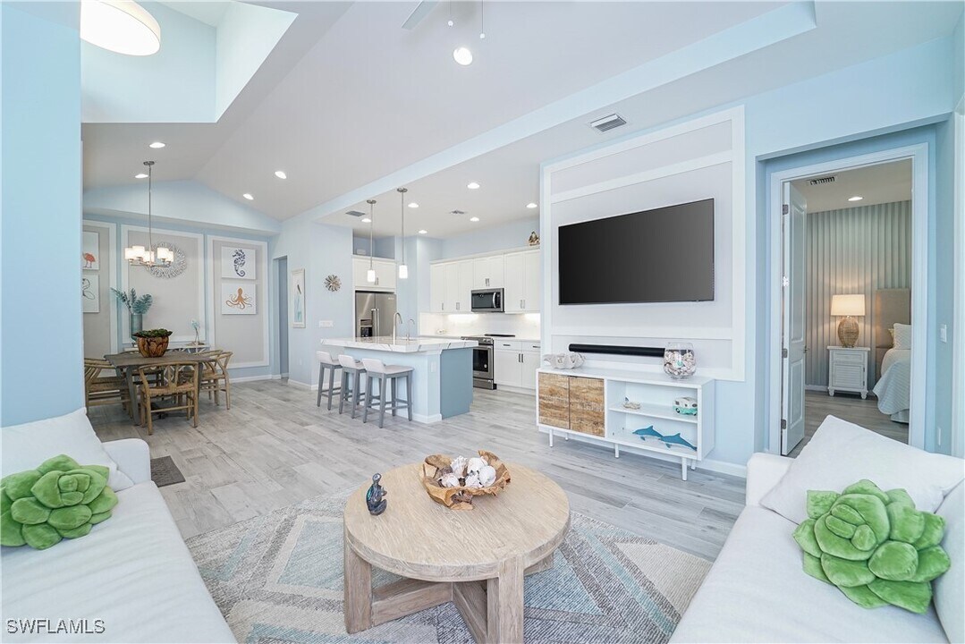 7182 Saona CT in Naples, FL - Building Photo