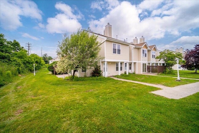 1421 Whispering Hills Dr in Chester, NY - Building Photo - Building Photo
