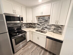 5498 Carlson Dr in Sacramento, CA - Building Photo - Building Photo