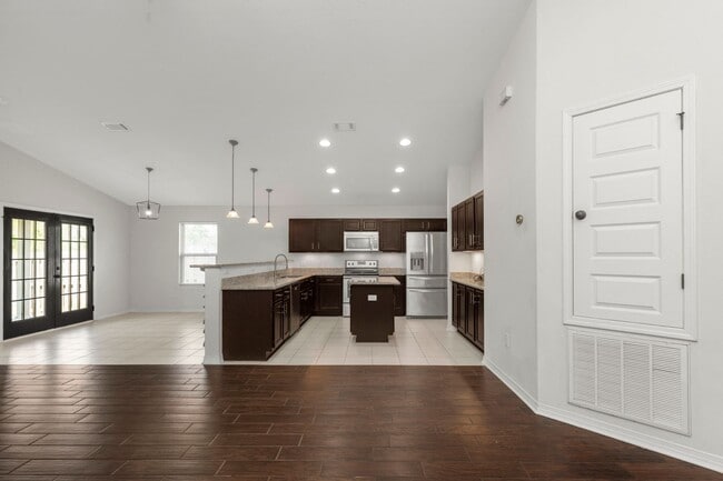 8478 Island Dr in Navarre, FL - Building Photo - Building Photo