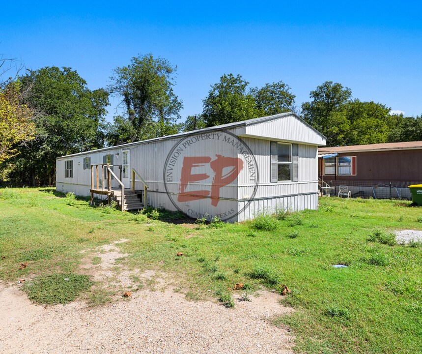 43 Rabbit Run in Valley Mills, TX - Building Photo