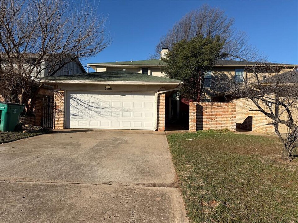7301 Edenborough Dr in Oklahoma City, OK - Building Photo