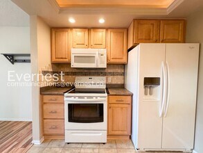 8208 S High Ct in Centennial, CO - Foto de edificio - Building Photo