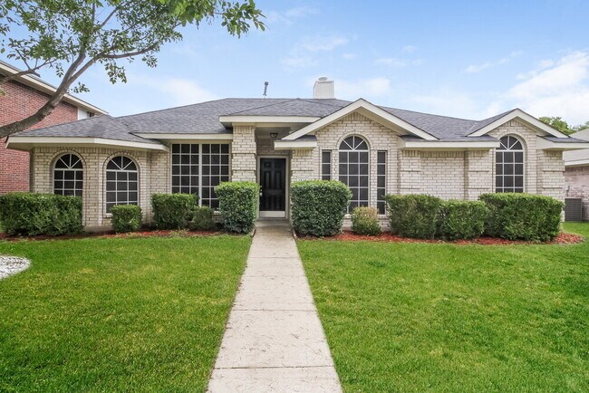 property at 1516 Warwick Dr