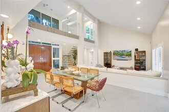 2360 Tigertail Ave in Miami, FL - Foto de edificio - Building Photo