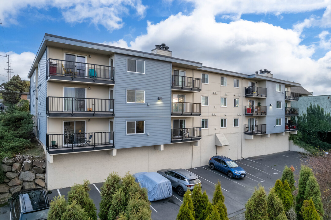 Greenwood Arms Condominiums in Seattle, WA - Building Photo