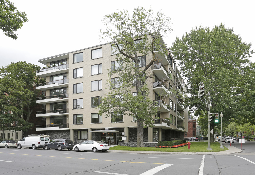 Imperial West Apartments in Westmount, QC - Building Photo