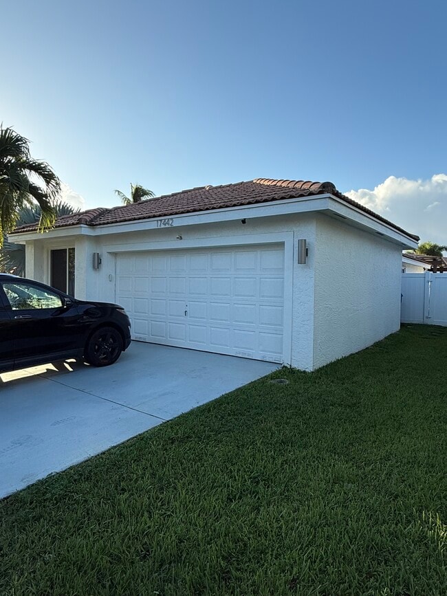 17442 SW 21st Ct in Miramar, FL - Building Photo - Building Photo