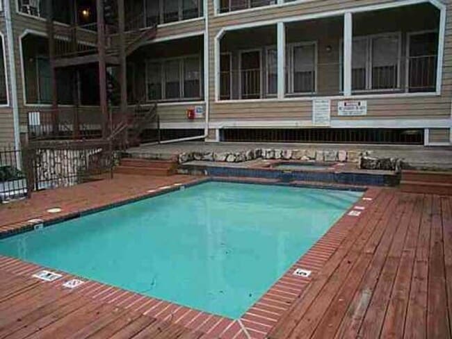 property at 2901 San Jacinto Blvd