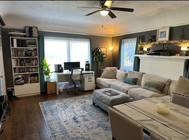 409 N Curson Ave, Unit 409 in Los Angeles, CA - Building Photo - Building Photo