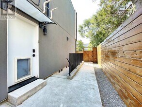 42 Tottenham Rd in Toronto, ON - Building Photo - Building Photo