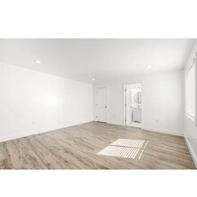 2013 N Corlett Ave in Los Angeles, CA - Building Photo - Building Photo