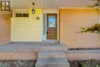 88 Miller Rd in Oakville, ON - Building Photo - Building Photo