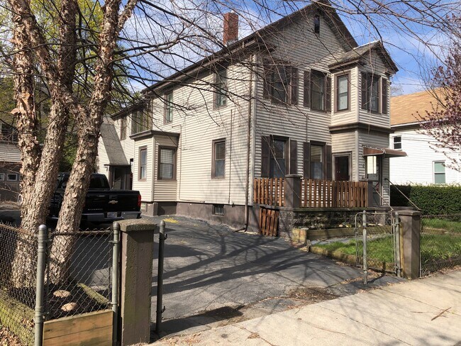 6 Auburn Ave, Unit 1st floor