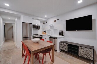 505 E Travis St in San Antonio, TX - Building Photo - Building Photo