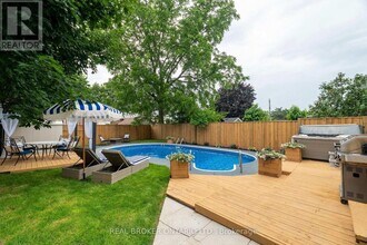 220 Holmesdale Ave in Hamilton, ON - Building Photo - Building Photo