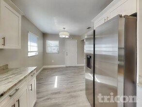 8307 N Elmer St, Unit 5B-141 in Tampa, FL - Foto de edificio - Building Photo