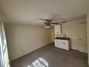 4353 Azora Rd in Spring Hill, FL - Foto de edificio - Building Photo