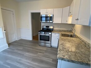 1423 Cambridge St, Unit 2 in Cambridge, MA - Foto de edificio - Building Photo