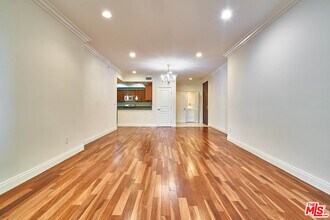 10617 Eastborne Ave-Unit -104 in Los Angeles, CA - Building Photo - Building Photo