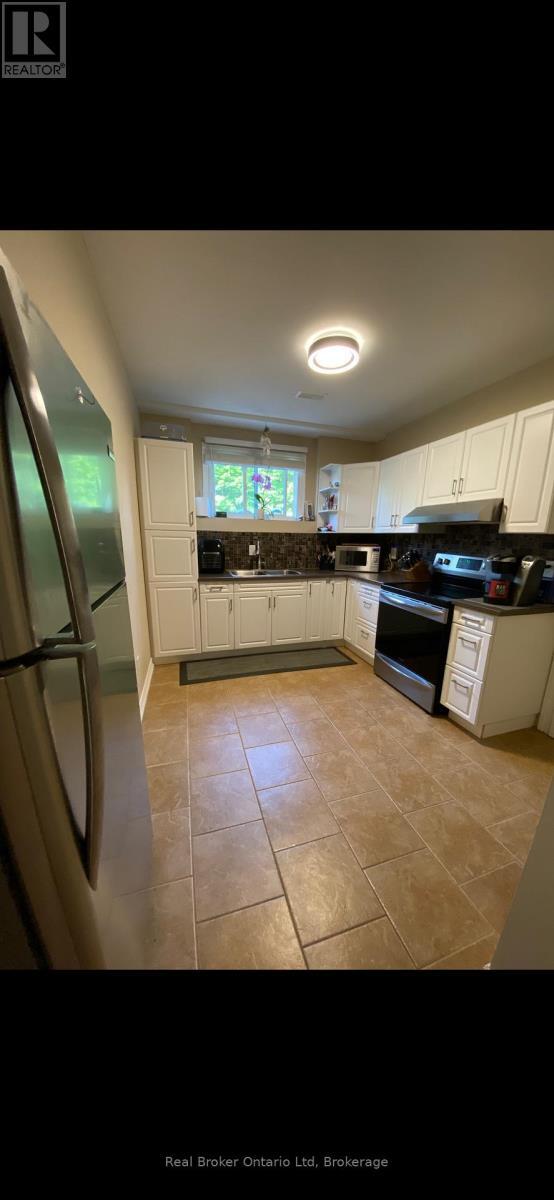 1819 Old Second Rd S in Springwater, ON - Building Photo - Building Photo