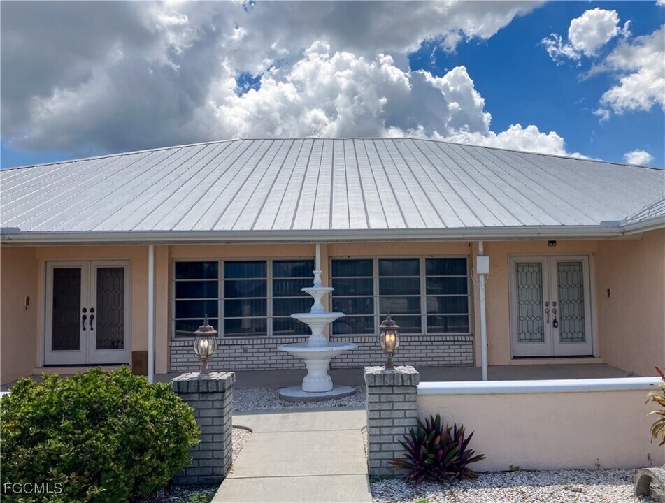 3816 SE 12th Ave in Cape Coral, FL - Building Photo
