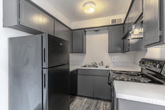 Coachlight Apartments in Oklahoma City, OK - Building Photo - Interior Photo