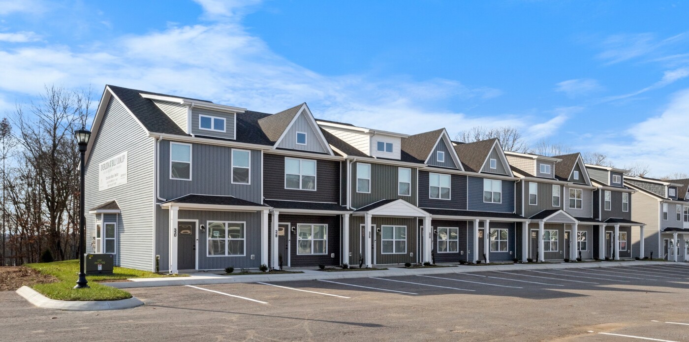 320 Front Rdg Cir in Clarksville, TN - Building Photo