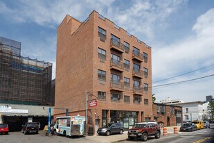 31-07 38th Ave in Long Island City, NY - Building Photo