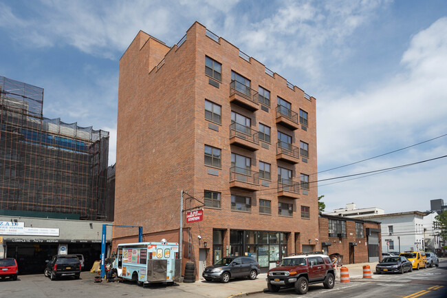 31-07 38th Ave in Long Island City, NY - Building Photo - Primary Photo