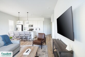 3299 Loop Rd in Orange Beach, AL - Foto de edificio - Building Photo