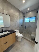 9213 White Oak Ave in Northridge, CA - Building Photo - Building Photo