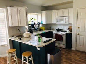 547 Jake Garn Blvd in Salt Lake City, UT - Building Photo - Building Photo