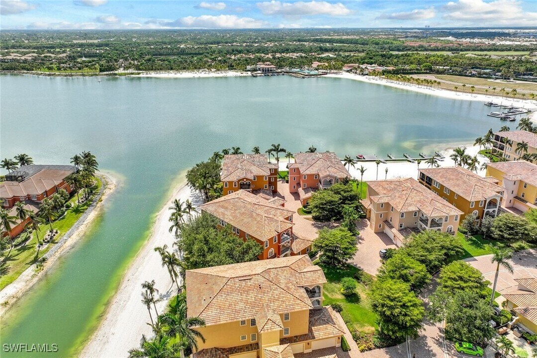 10791 Vivaldi Ct in Ft. Myers, FL - Foto de edificio
