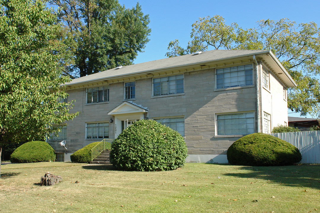 1201 Cooper Dr in Lexington, KY - Building Photo