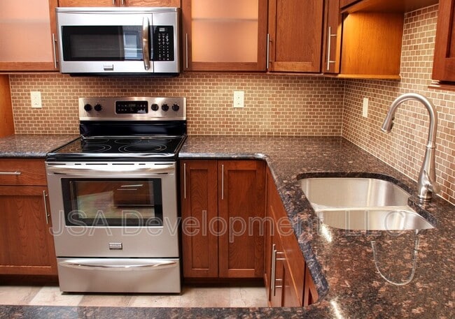 206 E 4th St in Waterloo, IA - Building Photo - Building Photo