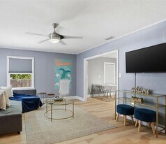 527 Wildwood Way in Clearwater, FL - Building Photo