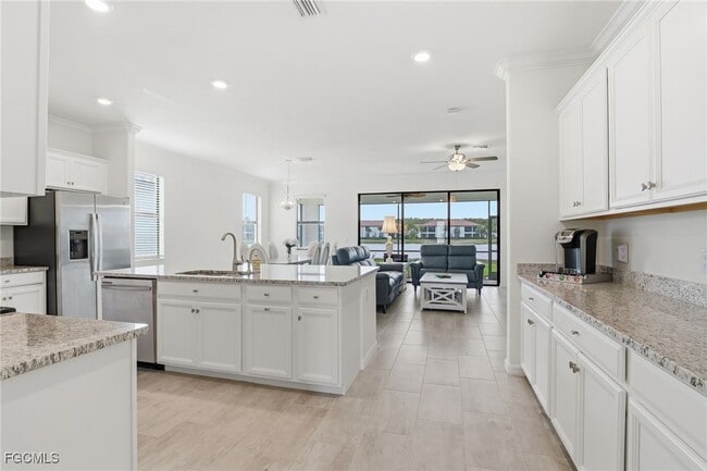 12020 Arbor Trace Dr in Ft. Myers, FL - Foto de edificio - Building Photo