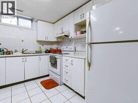 52 Pennsylvania Ave in Brampton, ON - Building Photo