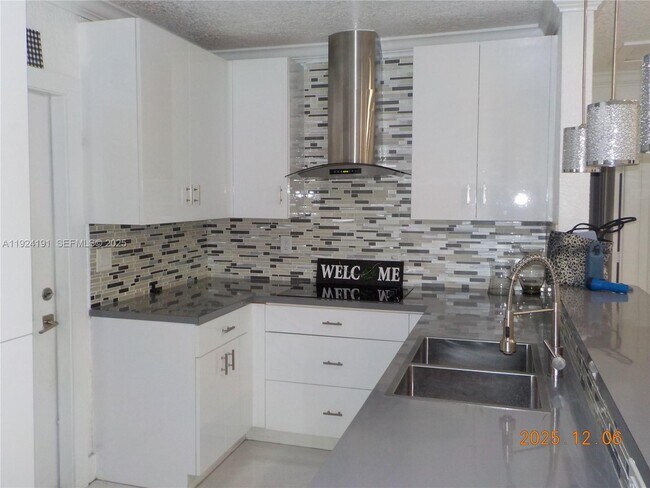 1211 W 34th St in Hialeah, FL - Building Photo - Building Photo