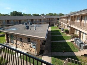 Kings Square in Dallas, TX - Building Photo - Building Photo